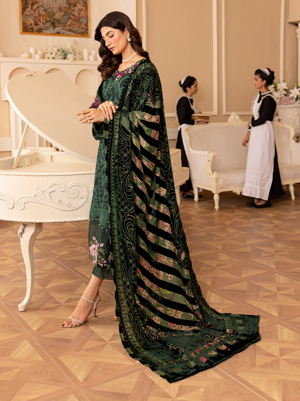 Zarnoor 3PC Unstitched Luxury Lawn Heavy Embroidered Suit