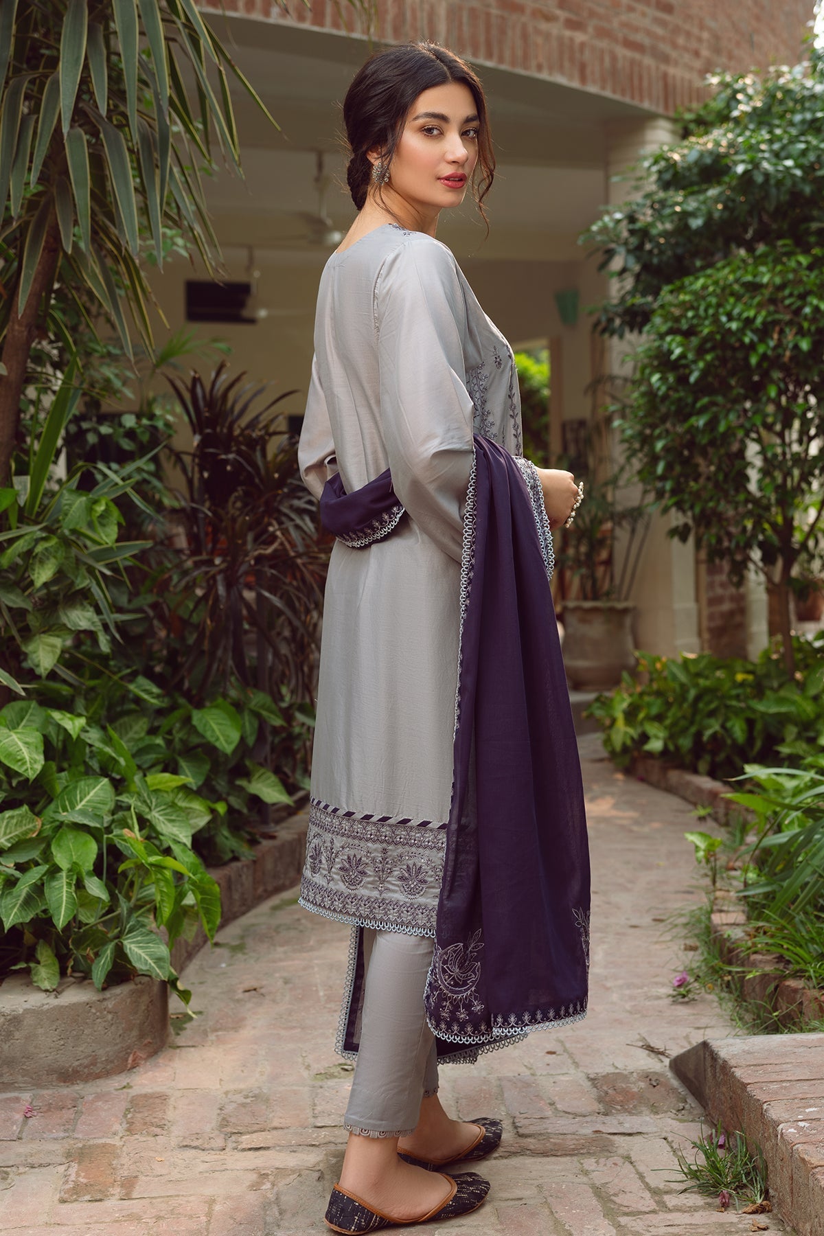 Jazmin 3PC Unstitched Luxury Lawn Embroidered Suit