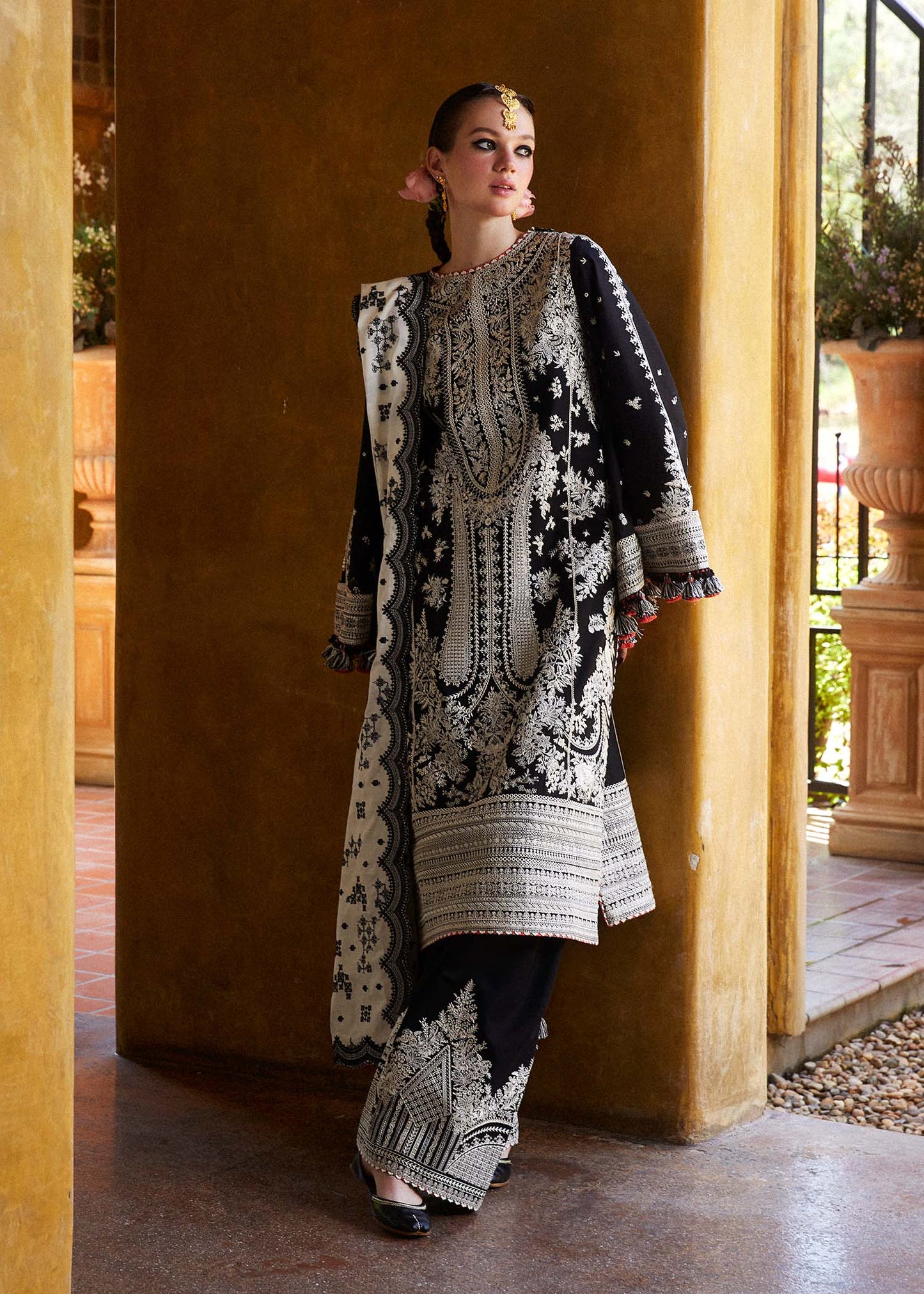 Hussain Rehar FF-004 Unstitched Luxury Lawn Embroidered 3Pc Suit