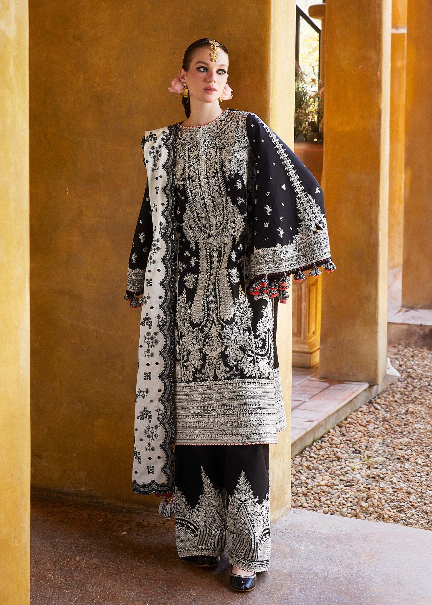 Hussain Rehar 004 3PC Unstitched Luxury Lawn Heavy Embroidered Suit