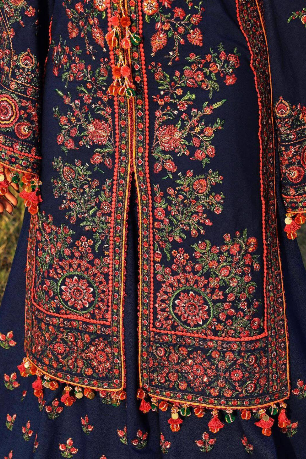 Hussain Rehar FF-009 Luxury Embroidered Lawn 3Pc Suit