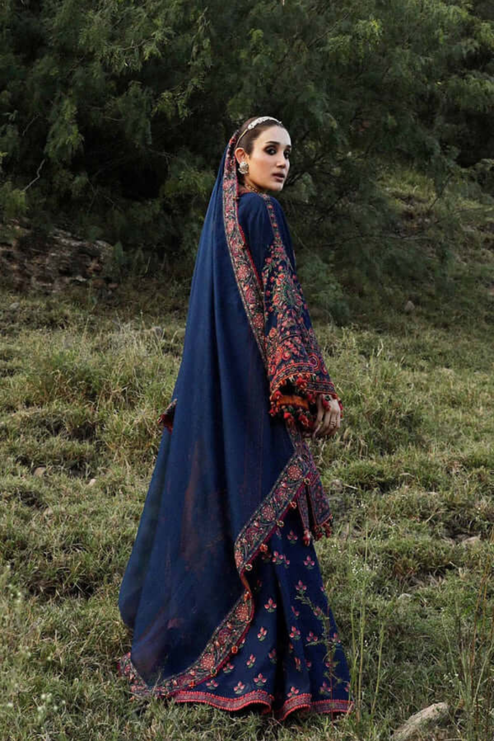 Hussain Rehar FF-009 Luxury Embroidered Lawn 3Pc Suit