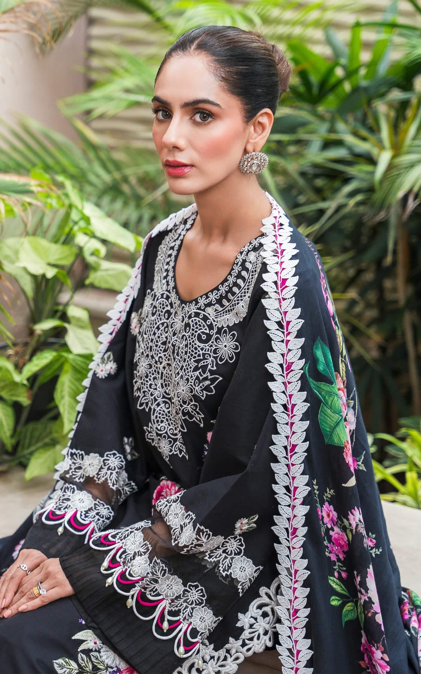 Asifa & Nabeel FF011  Luxury Embroidered Lawn 3Pc Suit  With Crinkle Chiffon Printed Dupatta