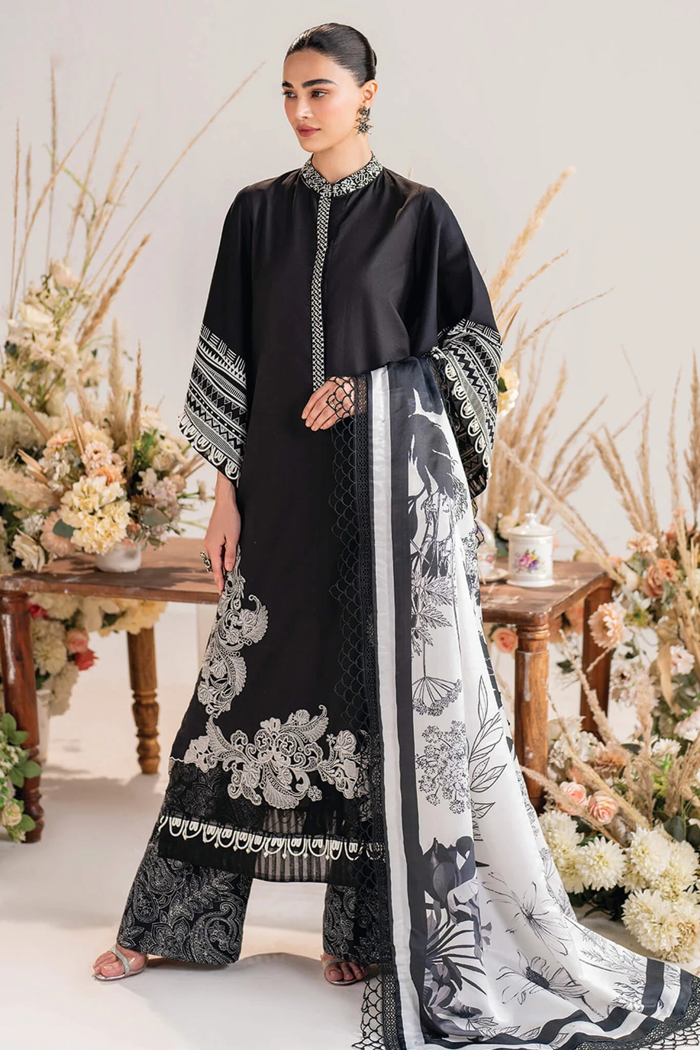 Asifa & Nabeel FF010 Lawn Luxury 3Pc Embroidered With Slub Dupatta