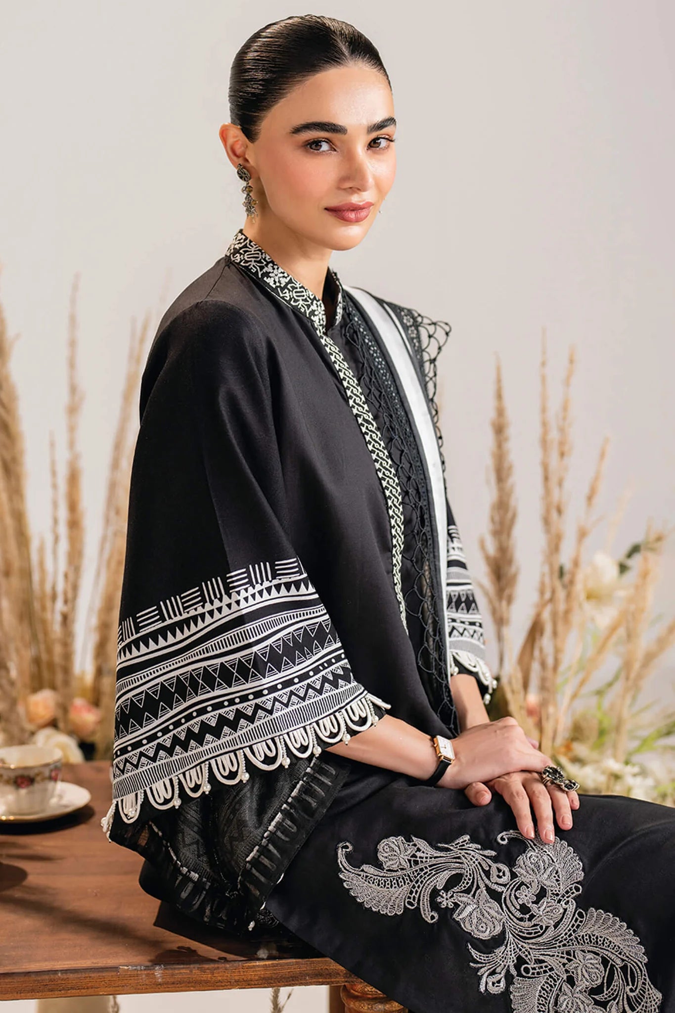 Asifa & Nabeel FF010 Lawn Luxury 3Pc Embroidered With Slub Dupatta