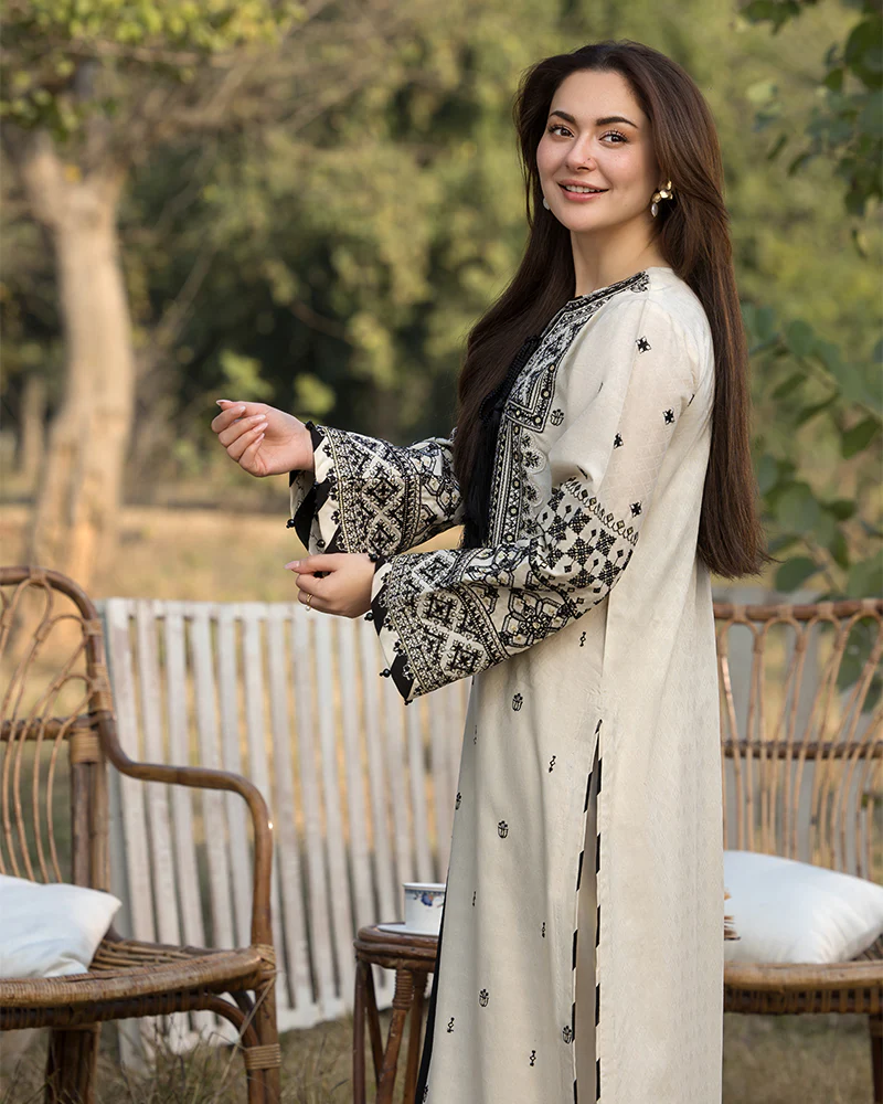 Ally’s 3pc Unstitched Luxury Lawn Embroidered Suit