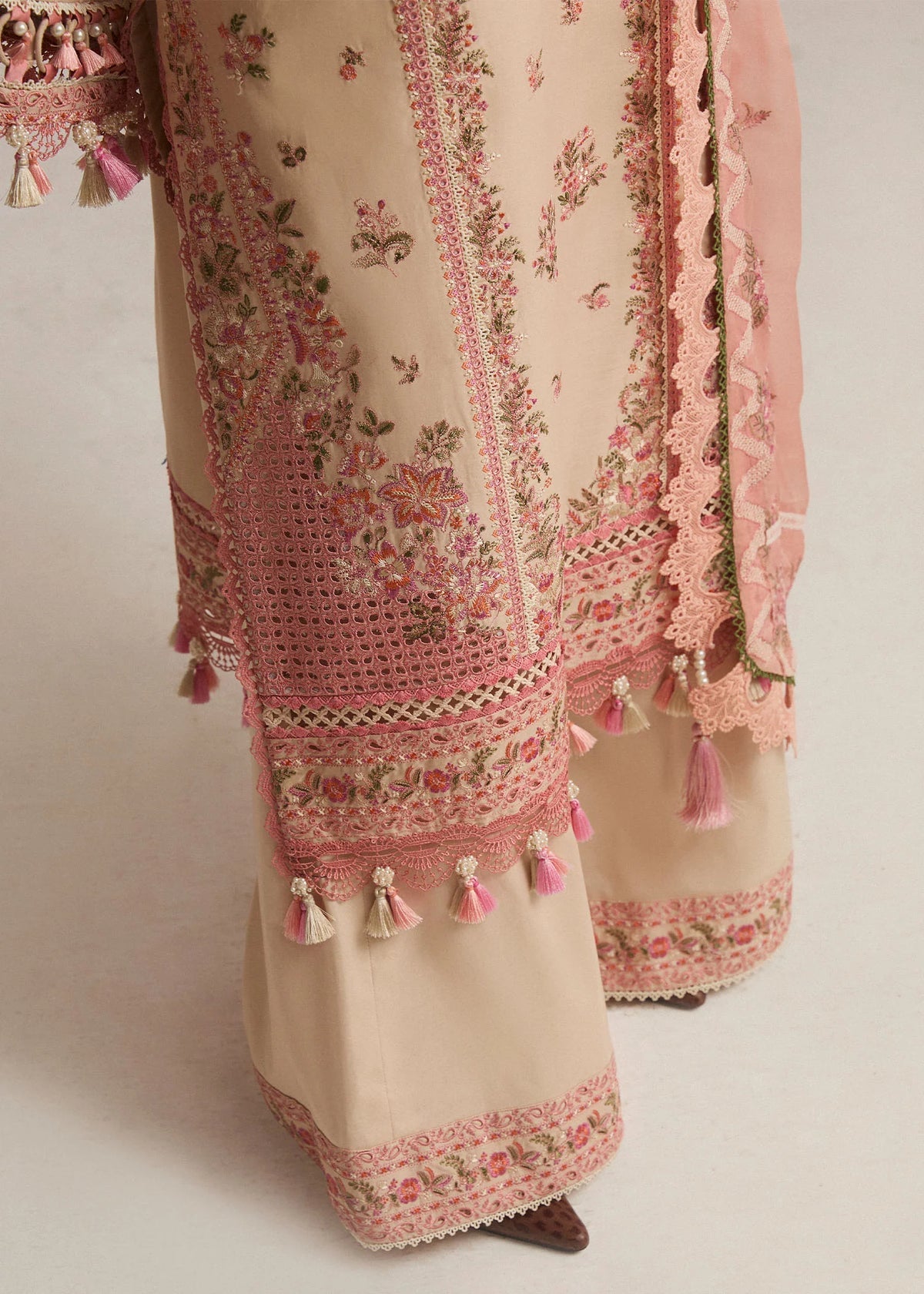 Hussain Rehar FF-003 Luxury Embroidered Lawn 3Pc Suit