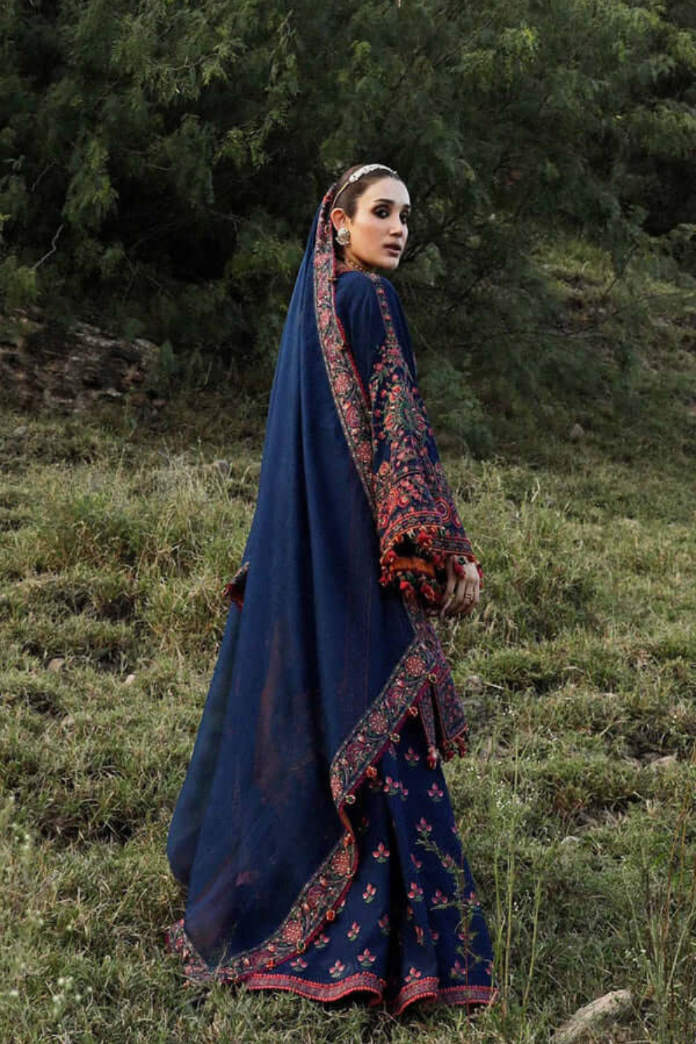 Hussain Rehar FF-009   Luxury Embroidered Lawn 3Pc Suit