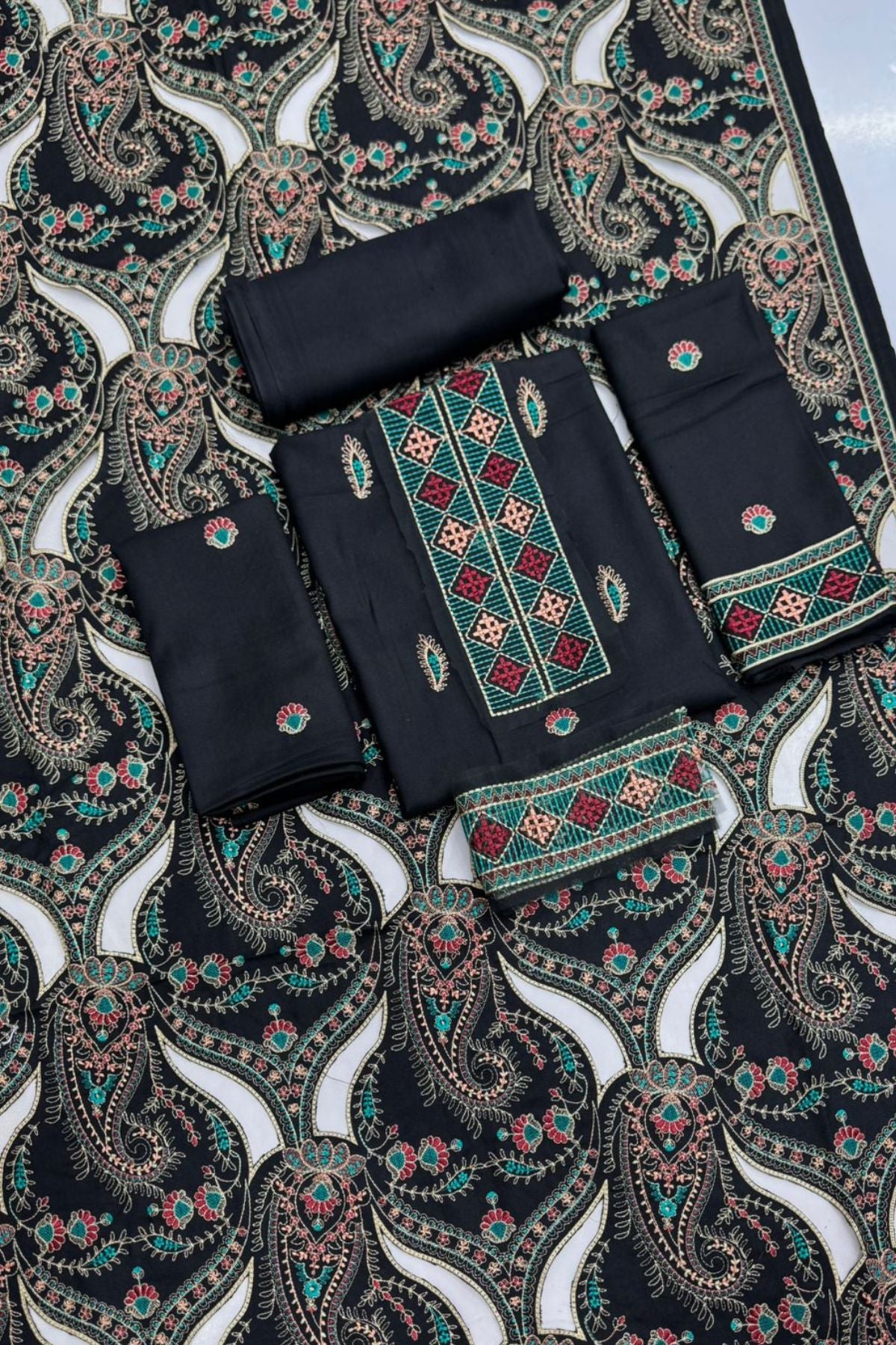 Bareeze 1688 Unstitched Luxury Dhanak Heavy Embroidered 3PC Suit With Laser Cut Shawl