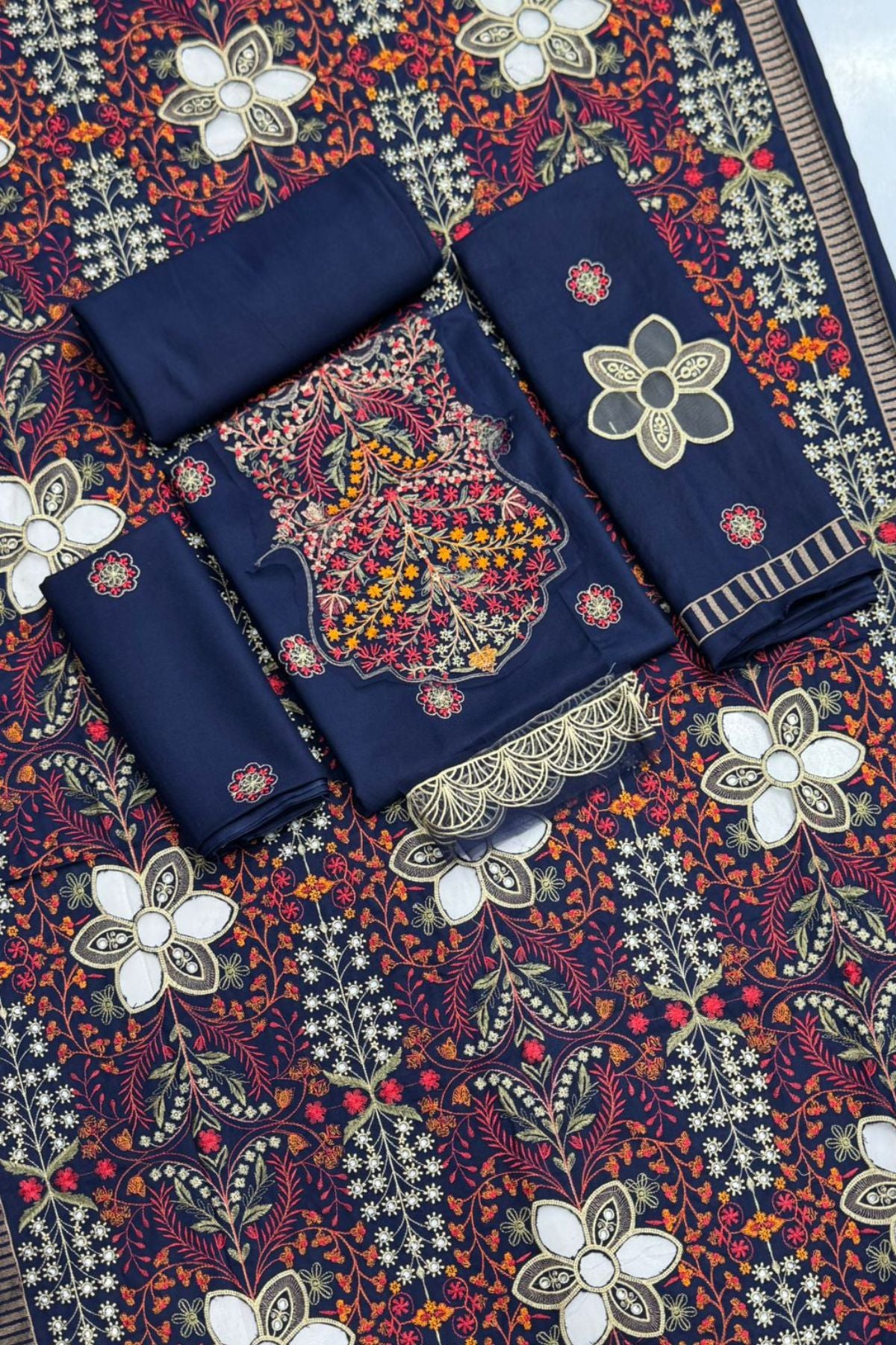 Bareeze 1711 Unstitched Luxury Dhanak Heavy Embroidered 3PC Suit With Laser Cut Shawl